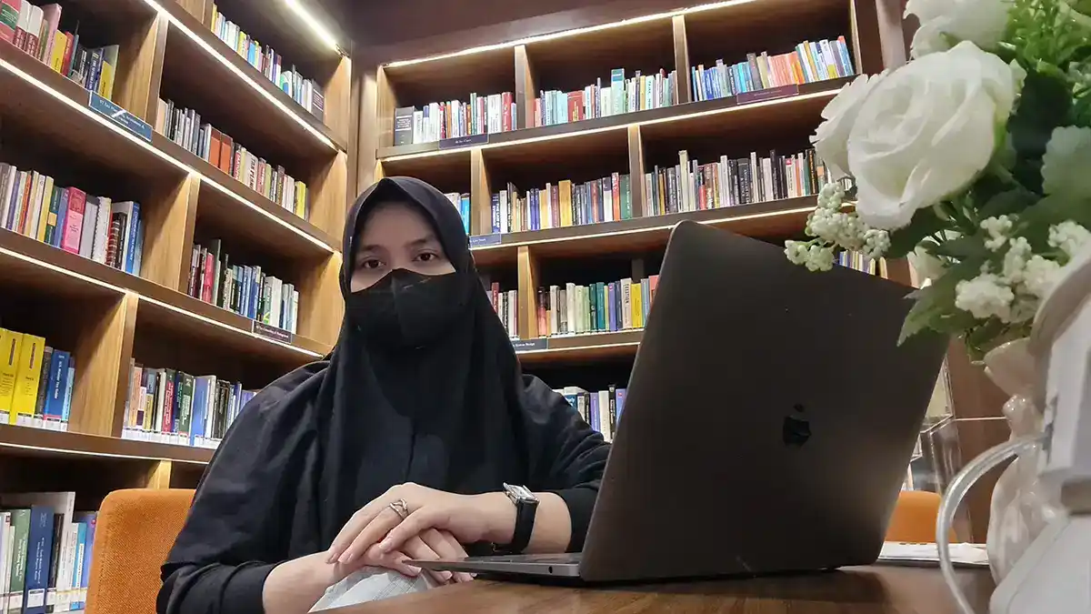 Mahasiswi STHI Jentera Terima Beasiswa Skripsi Sinergi Riset DDTC