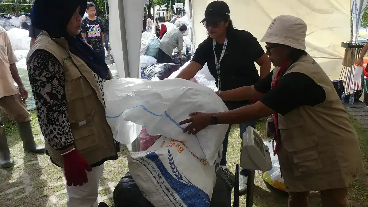 Cukup Bawa NOP, Warga di Daerah Ini Kini Bisa Bayar PBB dengan Sampah