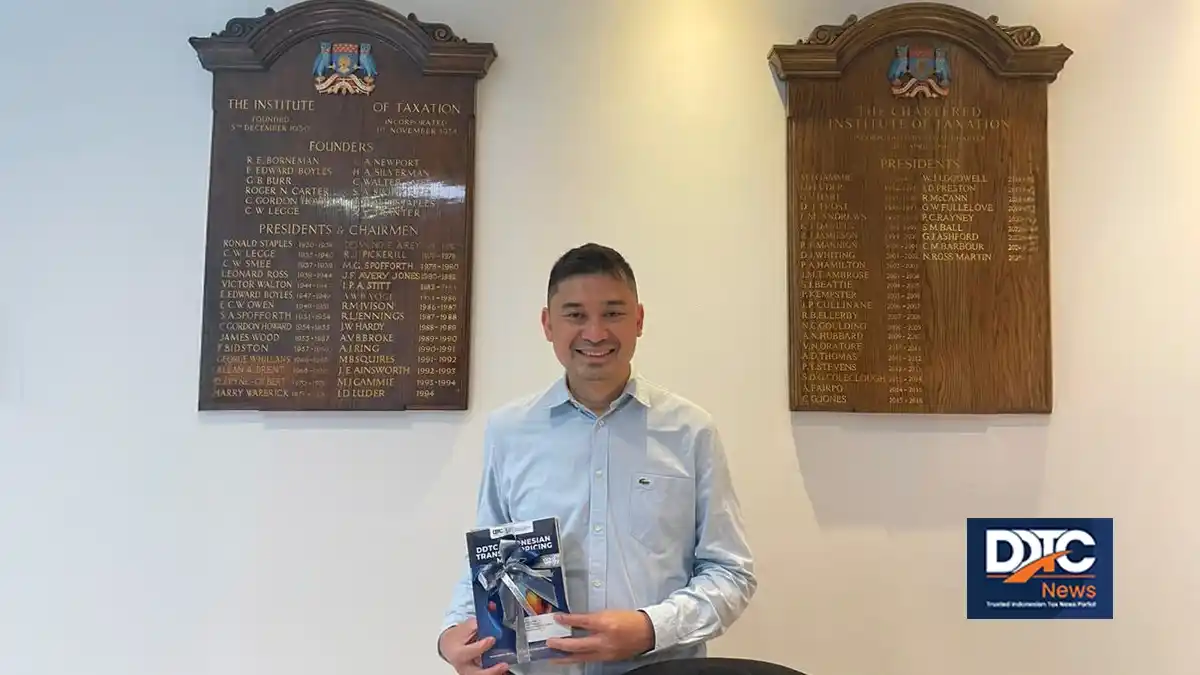 DDTC Serahkan 2 Buku kepada CIOT, Lembaga Sertifikasi ADIT di Inggris