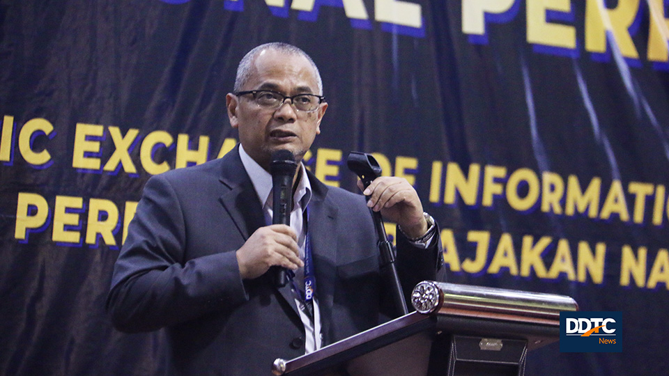 Managing Partner DDTC Darussalam memaparkan materi terkait implikasi keterbukaan informasi terhadap wajib pajak. Transparansi dinilai menjadi momentum bagi wajib pajak untuk mendapat kepastian. 