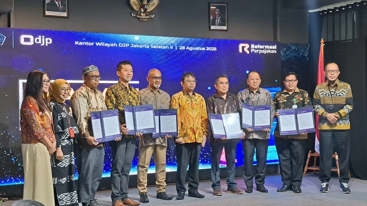 DJP Jaksel II Serahkan Piagam Wajib Pajak untuk Para Stakeholder